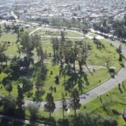 El proyecto incluye senderos peatonales, áreas recreativas, sectores educativos y espacios pensados para la participación comunitaria. 