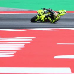 Fabio Di Giannantonio, del equipo Pertamina Enduro VR46 Racing Team, participa durante el Gran Premio de Moto GP de Cataluña de 2026 en el circuito de Cataluña en Montmeló, cerca de Barcelona. | Foto:Jose Jordan / AFP