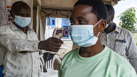 Qué se sabe sobre la epidemia de ébola en África: más de noventa muertos y la OMS alerta por "tiempos peligrosos"