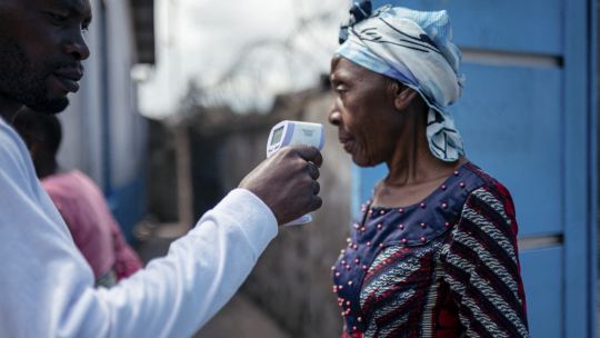 El brote mortal de ébola en África expone el vacío dejado por Estados Unidos en la salud global
