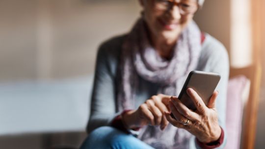 9 de cada 10 adultos mayores son blanco de estafas digitales