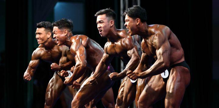 Los participantes compiten durante el 20 Campeonato de Culturismo y Deportes Físicos del Sudeste Asiático, en Yangón, Myanmar.