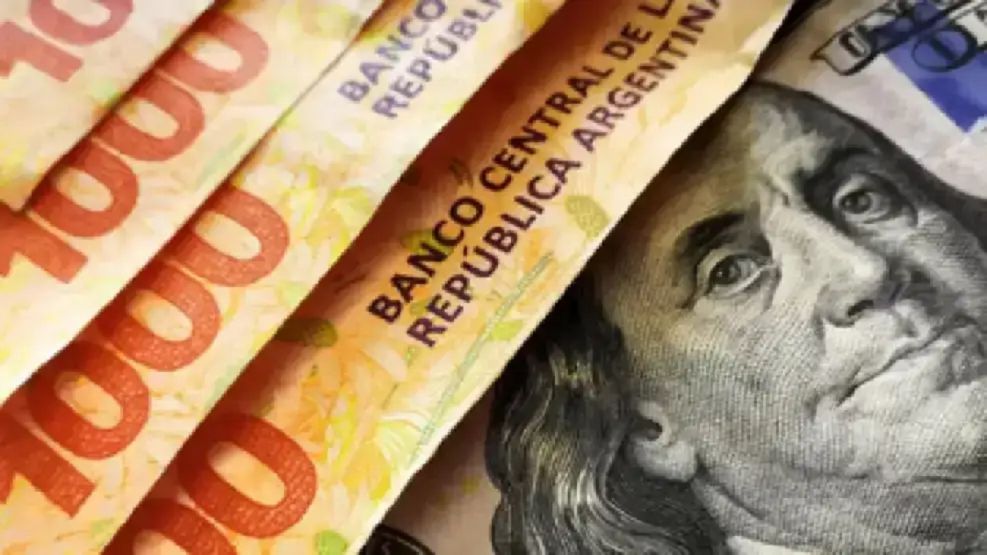 Peso y dólar