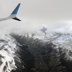 Esta vista desde la ventana del avión antes de aterrizar en Ushuaia, Tierra del Fuego, Antártida e Islas del Atlántico Sur, Argentina. | Foto:JUAN MABROMATA / AFP