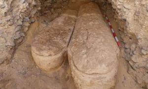 Encuentran una ilíada de Homero enterrado con una momia, con 2000 años de antigüedad.