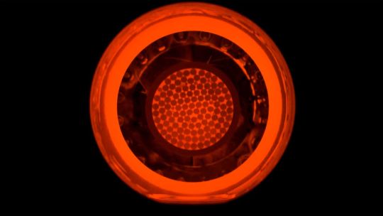 La NASA prueba un potente motor de propulsión basado en plasma para futuros viajes a Marte