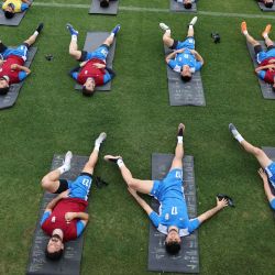 Jugadores de Irán participan en una sesión de entrenamiento en su campamento base en Antalya. La selección nacional de fútbol de Irán llegó a Turquía para un campamento de entrenamiento y para completar los trámites de visado previos al Mundial de 2026, según informaron corresponsales de AFP. | Foto:Oner San / AFP