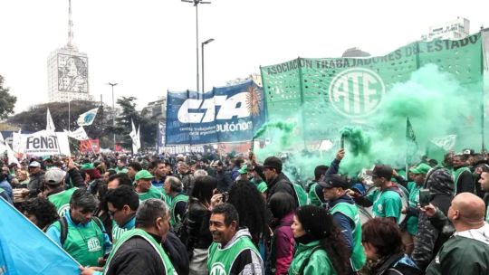 La Marcha por la Salud Pública reunió a miles de personas y profundizó la pelea entre Nación y Provincia