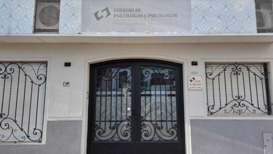 Atender en diciembre y cobrar en mayo: los psicólogos van al paro por la cadena de deudas de IOMA
