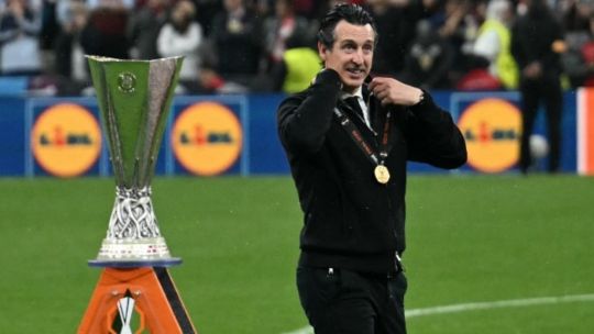 Unai Emery y su historia de amor con la Europa League: el DT que estiró un récord histórico y consagró al Dibu Martínez