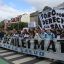 Fotogaleria Trabajadores portan una pancarta con el lema