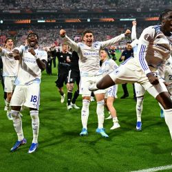 Los jugadores del Aston Villa celebran tras ganar la final de la UEFA Europa League entre el SC Freiburg y el Aston Villa en el Besiktas Park de Estambul. | Foto:Yasin Akgul / AFP