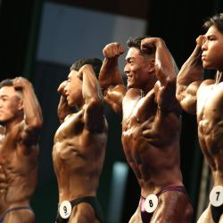 Los participantes compiten durante el 20 Campeonato de Culturismo y Deportes Físicos del Sudeste Asiático, en Yangón, Myanmar. | Foto:Xinhua/Myo Kyaw Soe