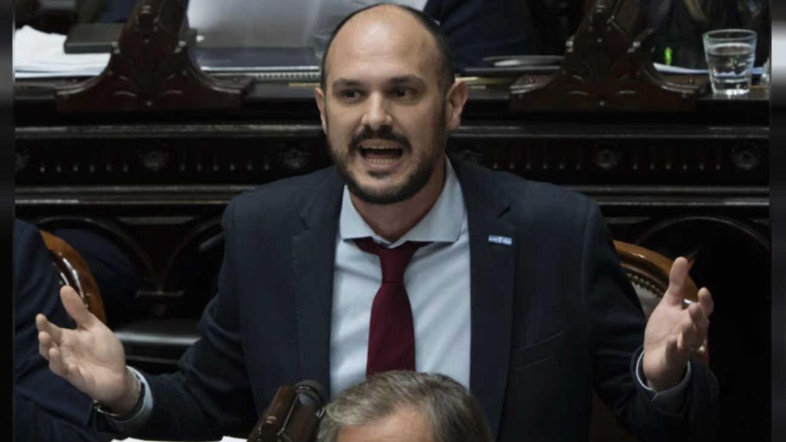 Cruce en Diputados: un legislador de UxP llamó borderline a Milei y desató una fuerte pelea con libertarios
