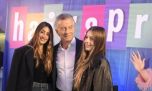 Papá soltero: la salida de Mauricio Macri al teatro con sus hijas