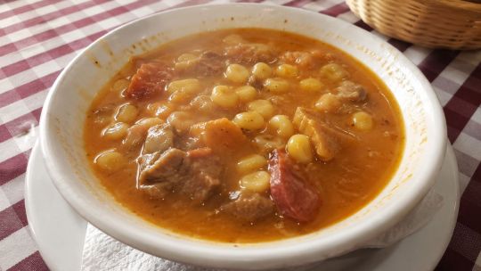 Receta de locro criollo tradicional paso a paso: el clásico casero e infaltable para este 25 de mayo