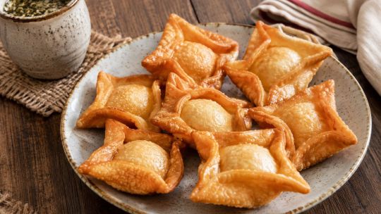 Receta de pastelitos criollos de membrillo y batata: el secreto de la masa hojaldrada para hacerlos caseros y bien crocantes