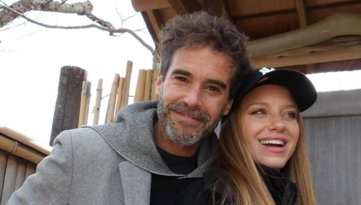 Así es el living eco luxury de la casa de Nicolás Cabré y Rocío Pardo: con piezas directas de la naturaleza