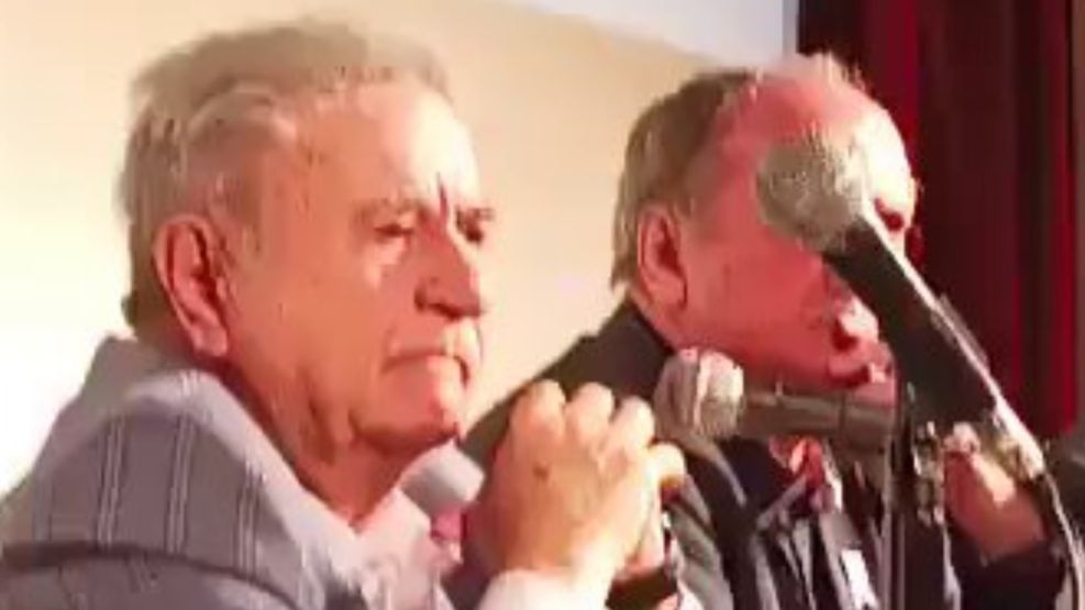 Escrache a Eduardo Duhalde