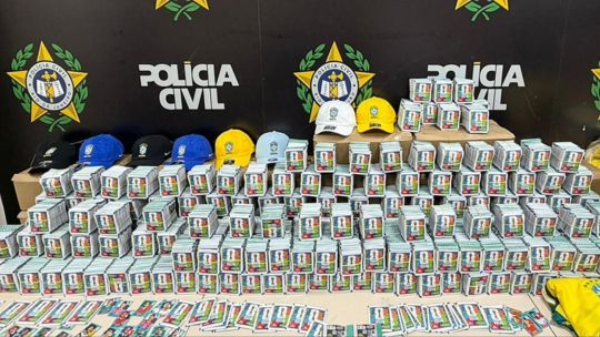 Mundial 2026: incautan miles de figuritas falsas en Río de Janeiro