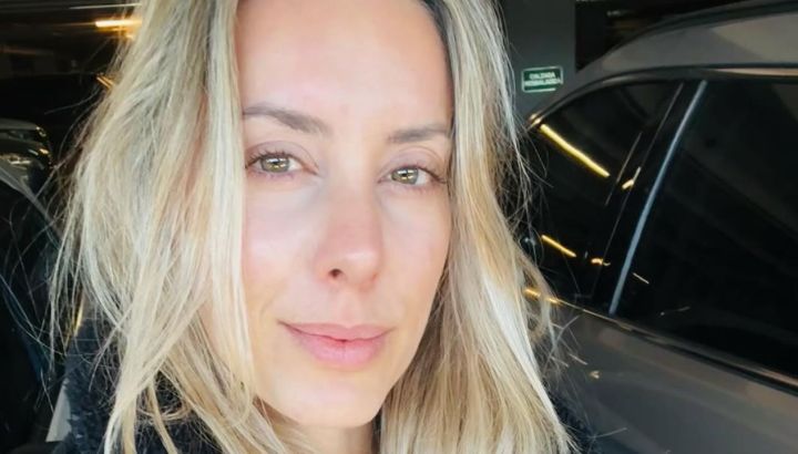 Anita Espasandín eligió un abrigo clásico vintage para un look moderno urban chic