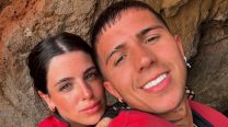 El antes y el después del living de Valentina Cervantes y Enzo Fernández: estilo moderno, detalles dorados y la mesa que es tendencia 