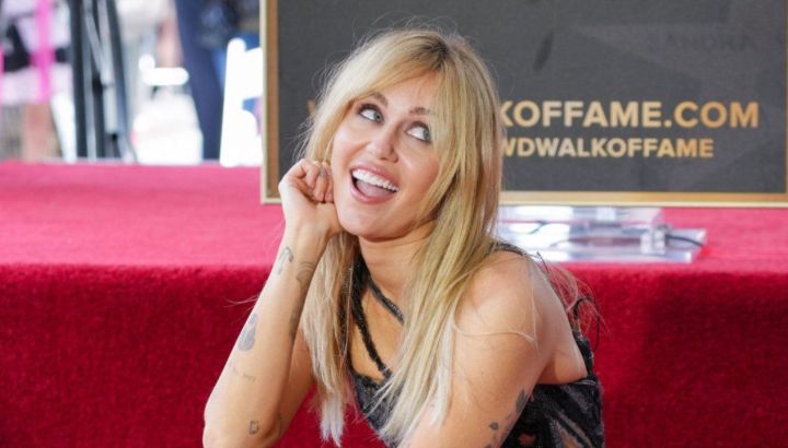 Miley Cyrus recibió su estrella en el Paseo de la Fama en Hollywood