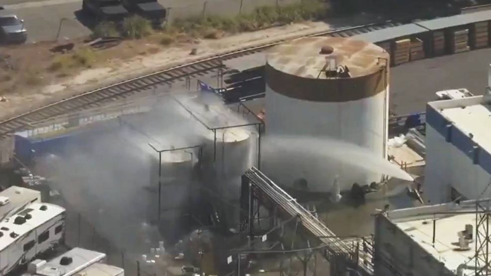 Alerta por posible explosión de un tanque en Orange, California 23052026
