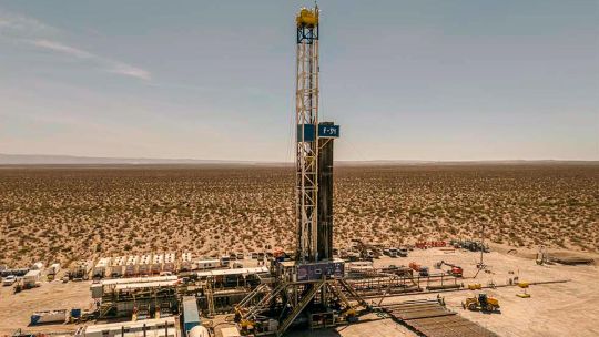 Los grandes capitales ven peligrar la reelección de Milei y congelan inversiones en la Argentina