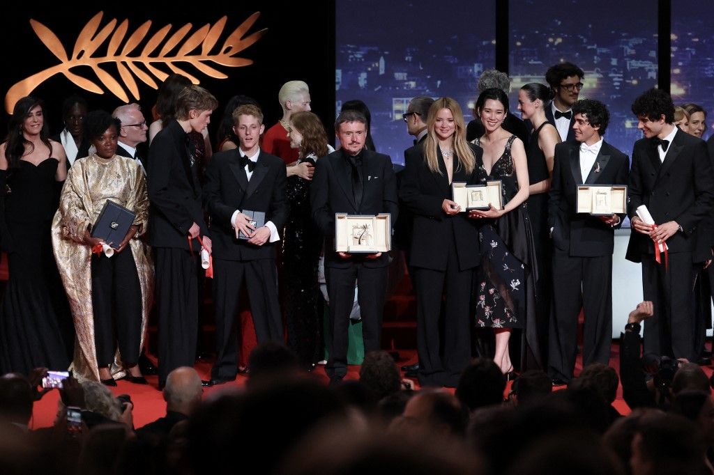 El director argentino Federico Luis con todos los ganadores del Festival de Cannes 2026.
