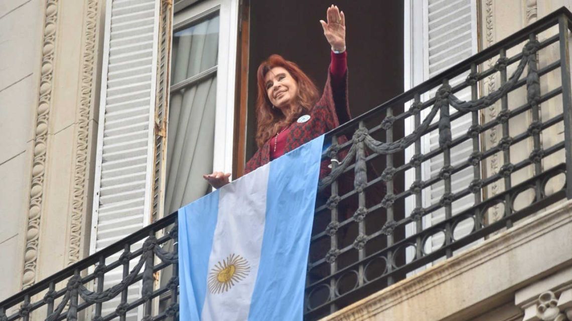 "Libertad a Cristina": el peronismo copa Constitución y le marca la cancha a la Justicia