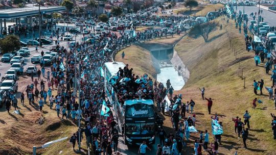 Belgrano dio la vuelta olímpica por Córdoba y la ciudad lloró de felicidad