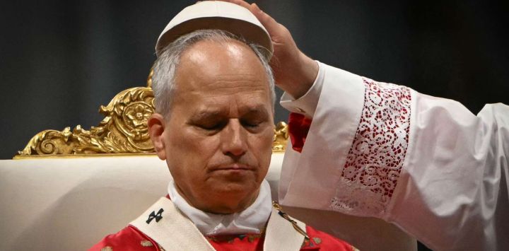 El papa León XIV oficia una misa el día de Pentecostés en la basílica de San Pedro en el Vaticano.