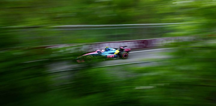 Franco Colapinto de Argentina al volante del Mercedes Alpine F1 A526 (número 43) en pista antes del Gran Premio de Canadá de Fórmula 1 en el Circuito Gilles-Villeneuve en Montreal, Quebec.