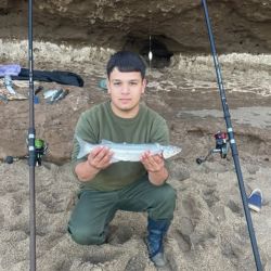 Hacia el sur estuvieron dirigidas la mayoría de las miradas, tal como se esperaba, aunque también el pique se hizo presente en la zona céntrica, con puntos altos en el tradicional muelle de pescadores de Miramar, muy concurrido durante todo el fin de semana. En dirección a Necochea, Mar del Sur pagó bien.