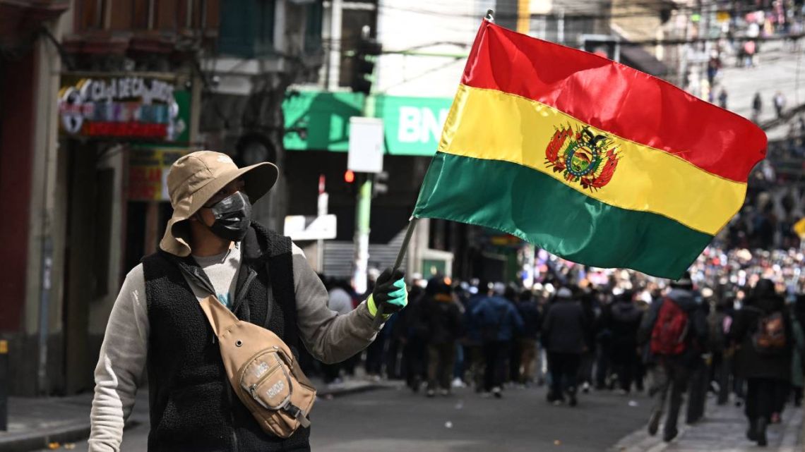 Un muerto, balas de plomo y el sueldo a la mitad: el combo que acorrala al gobierno de Bolivia y empuja al país al abismo