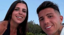 El antes y el después del living de Valentina Cervantes y Enzo Fernández: estilo moderno, detalles dorados y la mesa que es tendencia 