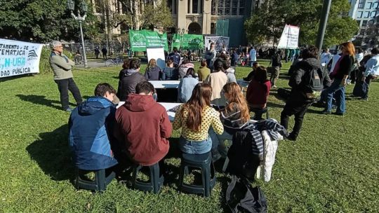 La movilización universitaria llegó a los Tribunales: clases públicas y paro para reclamar que se cumpla la ley
