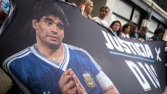 Juicio por la muerte de Maradona: un neurocirujano que lo operó reveló que tenía "desplazamiento de cerebro"