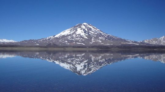 Así es el nuevo sello postal con el que el Correo Argentino homenajeó a la Laguna del Diamante de Mendoza