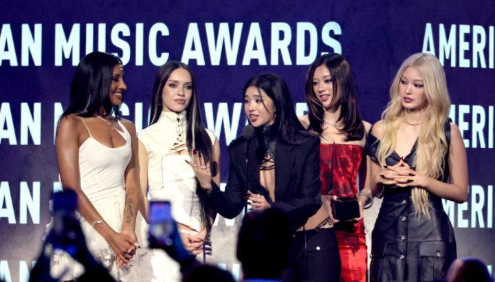 El discurso de KATSEYE en los AMAs 2026 que generó una fuerte reacción en la red