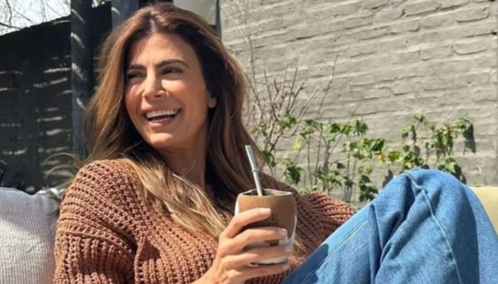 La llamativa mesa de corteza de árbol que Juliana Awada colocó en su living para crear un perfecto ambiente eco luxury