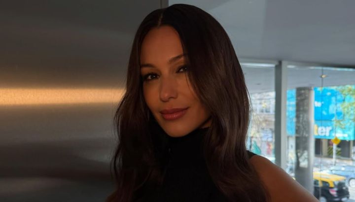 Así es el lujoso tapado de cuero y piel con el que Pampita deslumbró este invierno