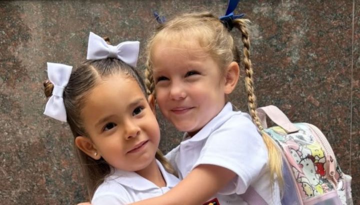 Anita García Moritán y Sarah Burlando imponen tendencia con sus chalecos puffer, ideales para las tardes de plaza