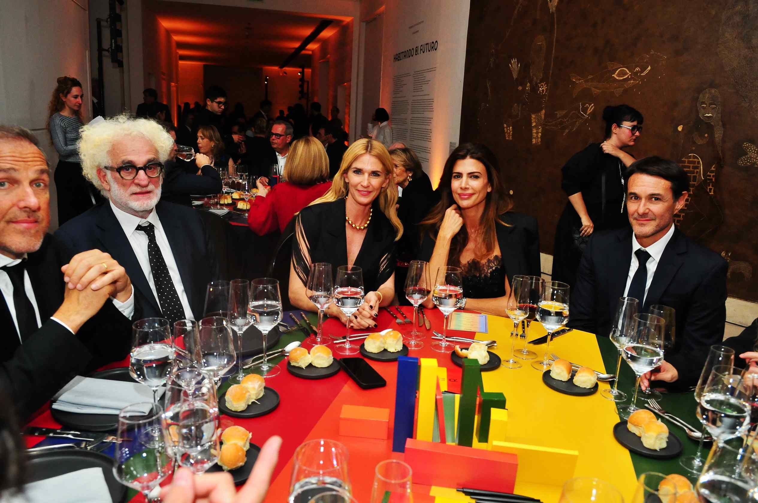 (De izq. a der.) Oscar Husni, Gustavo Gontovnikas, Julieta Spina, Juliana Awada, y Alejandro Peralta Ramos.