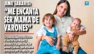 Jime Sabaris posa junto a sus dos hijos