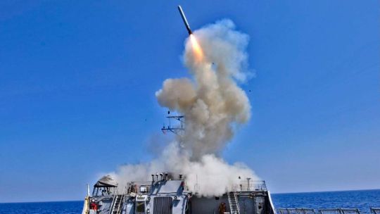 Irán abre una nueva ronda de negociaciones mientras intercambia ataques con Estados Unidos en el Golfo