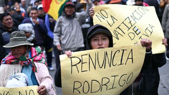 Tras 50 días de caos y pérdidas millonarias, Bolivia sostiene el estado de excepción y busca un acuerdo nacional