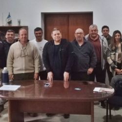 Se planteó la posibilidad de adelantar en un mes el período de veda, comprendiendo los meses de agosto, septiembre y octubre, con el objetivo de iniciar la temporada de pesca en noviembre, promoviendo así una mejor planificación de la actividad y fortaleciendo el desarrollo turístico del distrito.