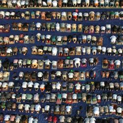 Vista aérea tomada con un dron de personas participantes en las oraciones del Eid al-Adha, en Yakarta, Indonesia. | Foto:Xinhua/Veri Sanovri